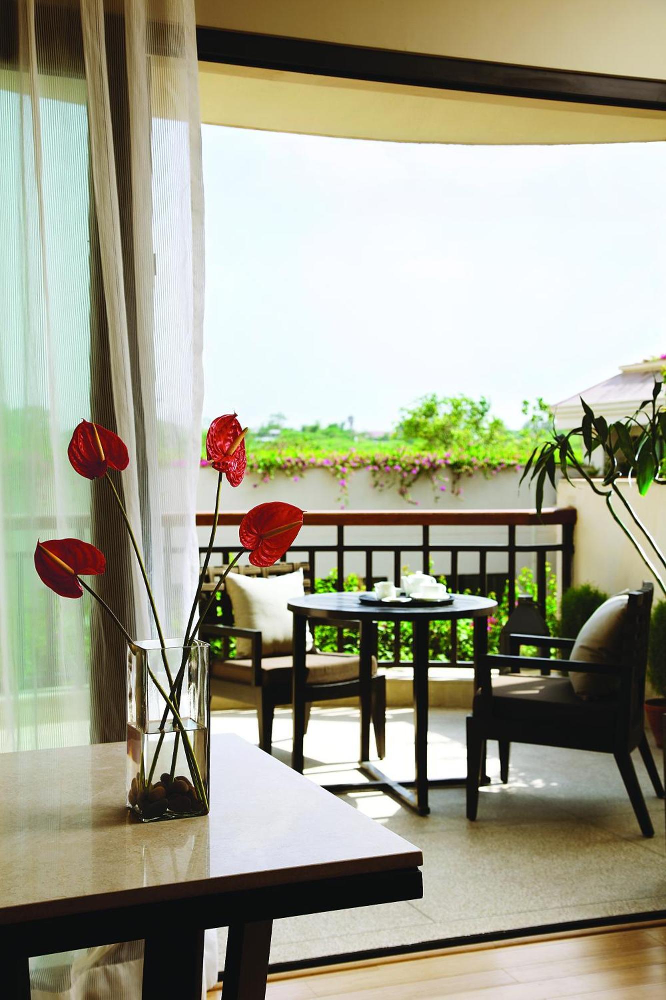 Taj Surajkund Resort & Spa, Delhi Ncr Faridabad Habitación foto A balcony